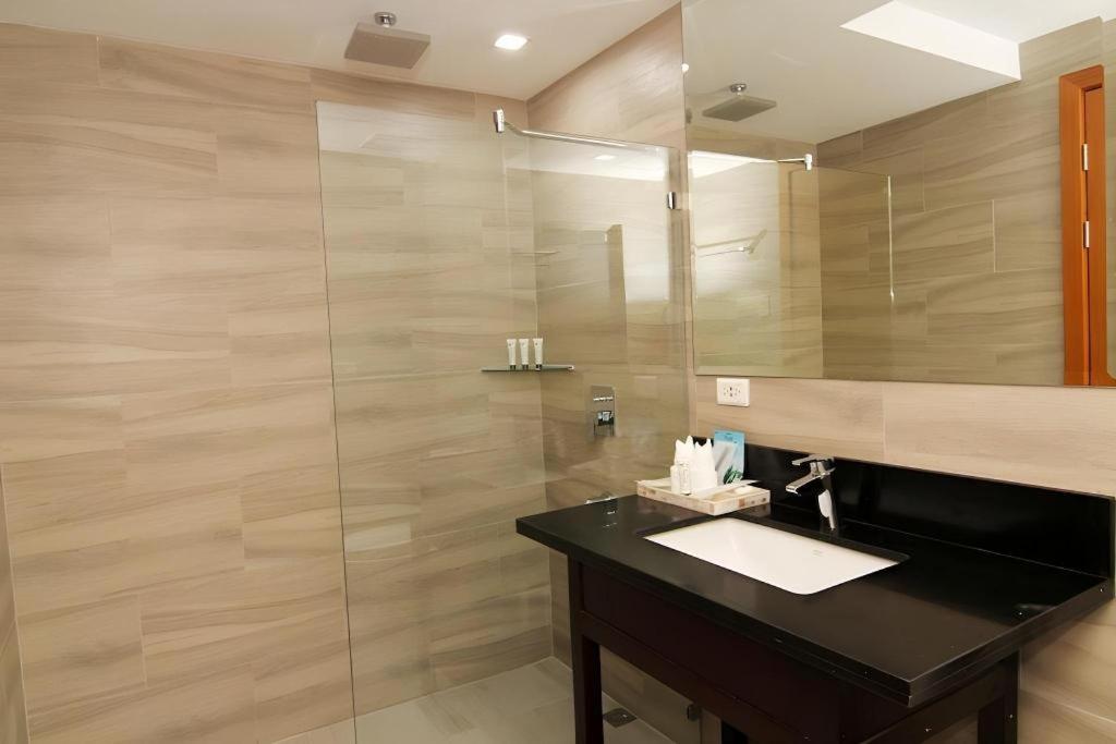 Grand Xing Imperial Hotel Iloilo City Buitenkant foto